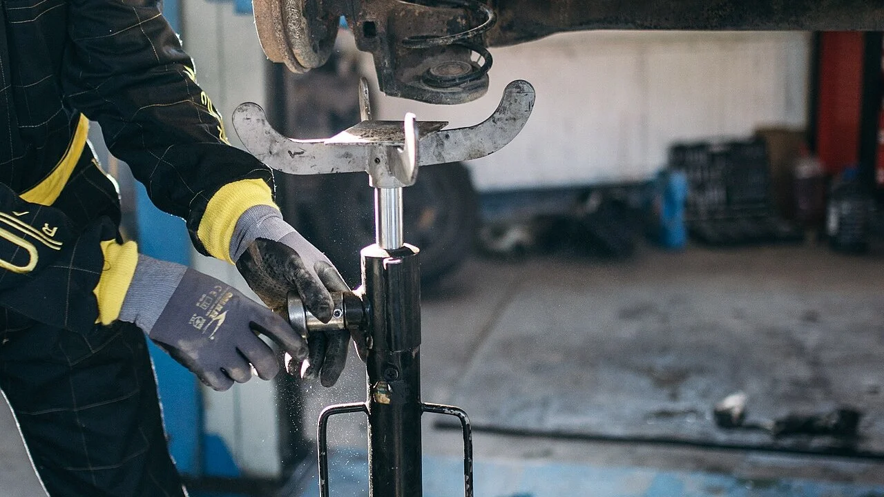 Biaya Perbaikan Kaki-Kaki Mobil 2026: Dari Link Stabilizer Rp40 Ribu sampai Shockbreaker Jutaan