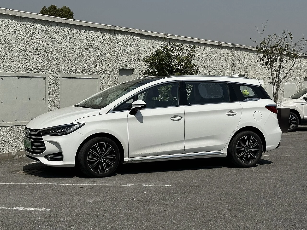 BYD M6 DM-i Ambil Separuh Pasar PHEV Indonesia, Pesaing China Mulai Menanjak